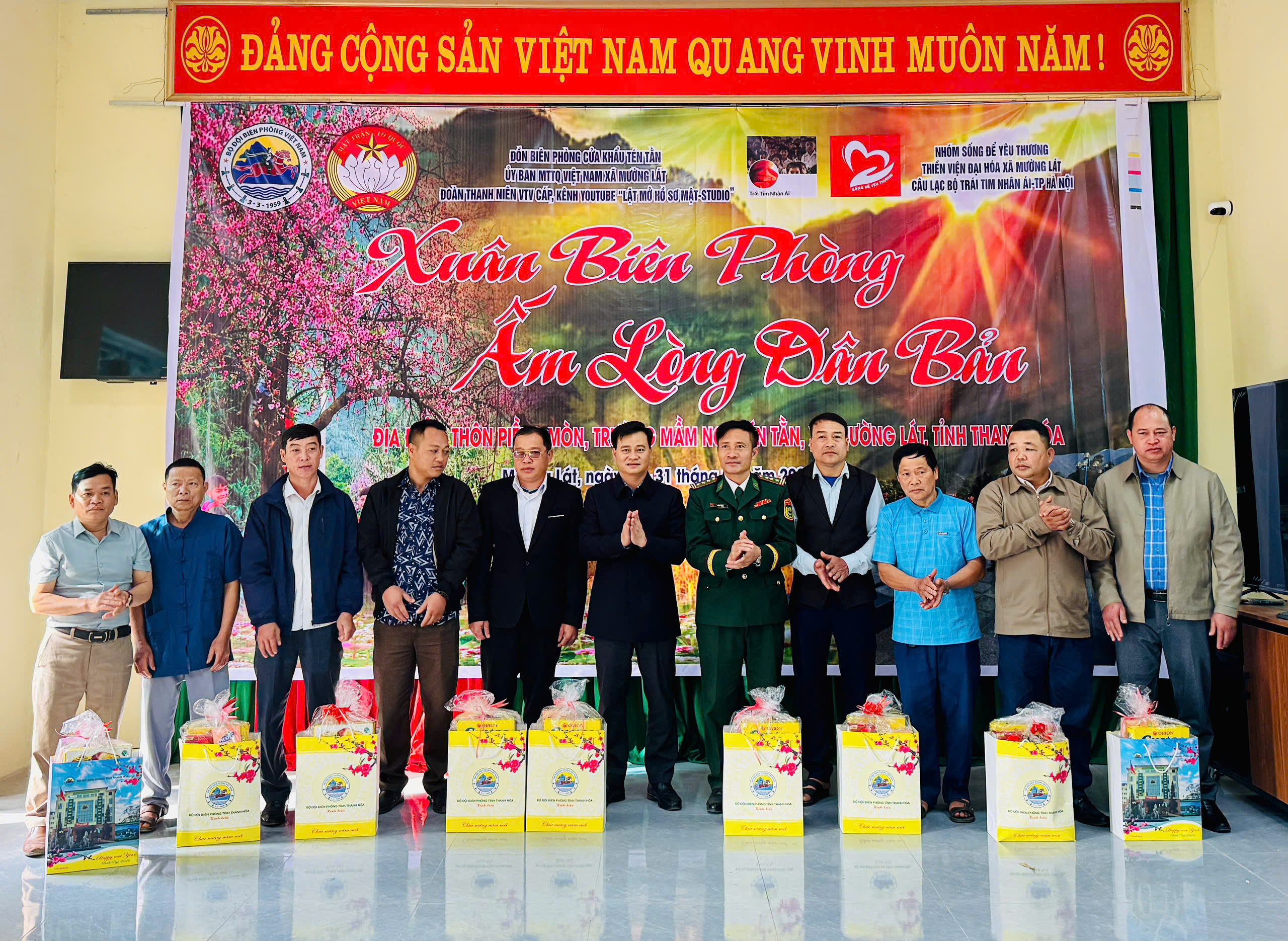 Anh-tin-bai